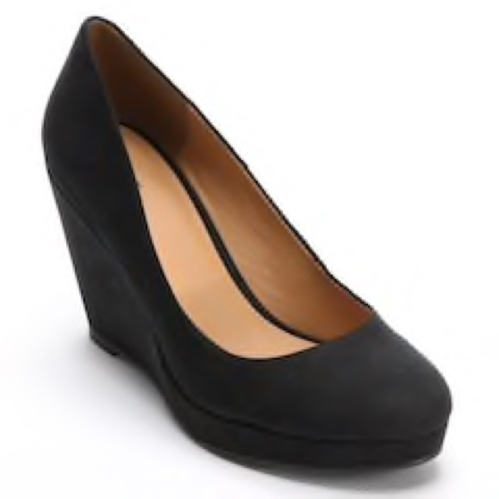 APT 9. KINSINGTON BLACK SUEDE WEDGES